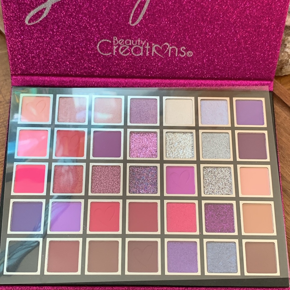 Beauty Creations The Legend Palette & Plump and Pout Lip Pumping Booster Duo ✨✨✨ - Picture 5 of 5